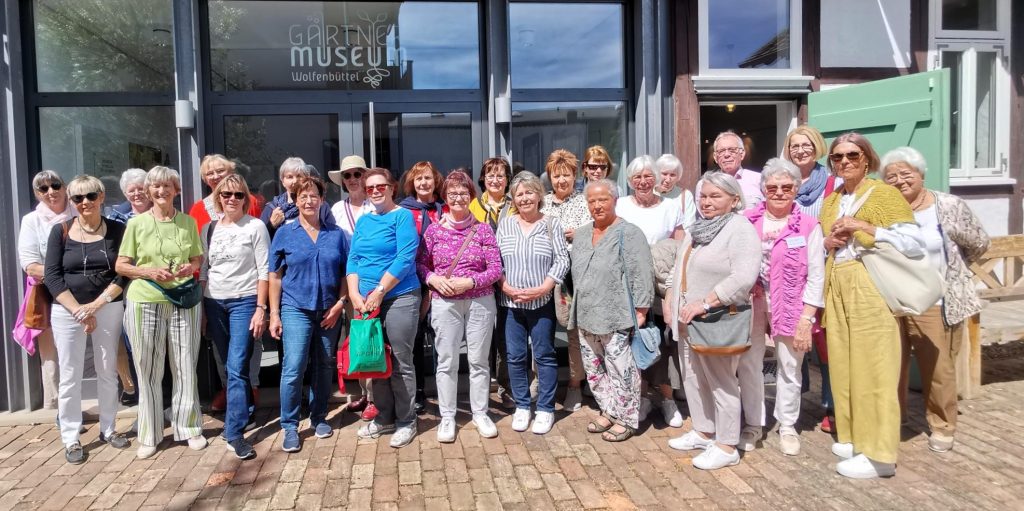 Die Landfrauen aus Schöningen waren vom Gärtnermuseum begeistert.