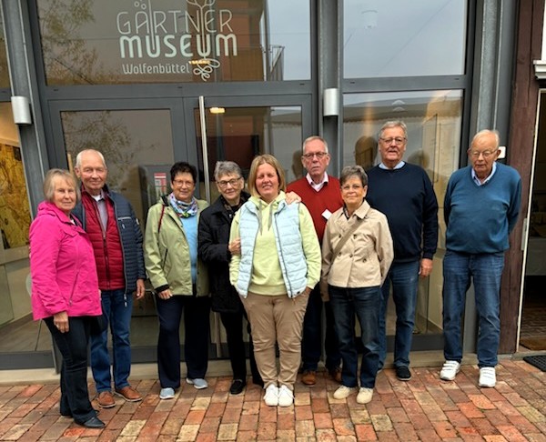Die ehemaligen Landhändler beim Besuch des Gärtnermuseums.