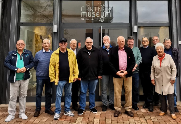 Die Altersabteilung der Freiwilligen Feuerwehr Sickte im Gärtnermuseum.
