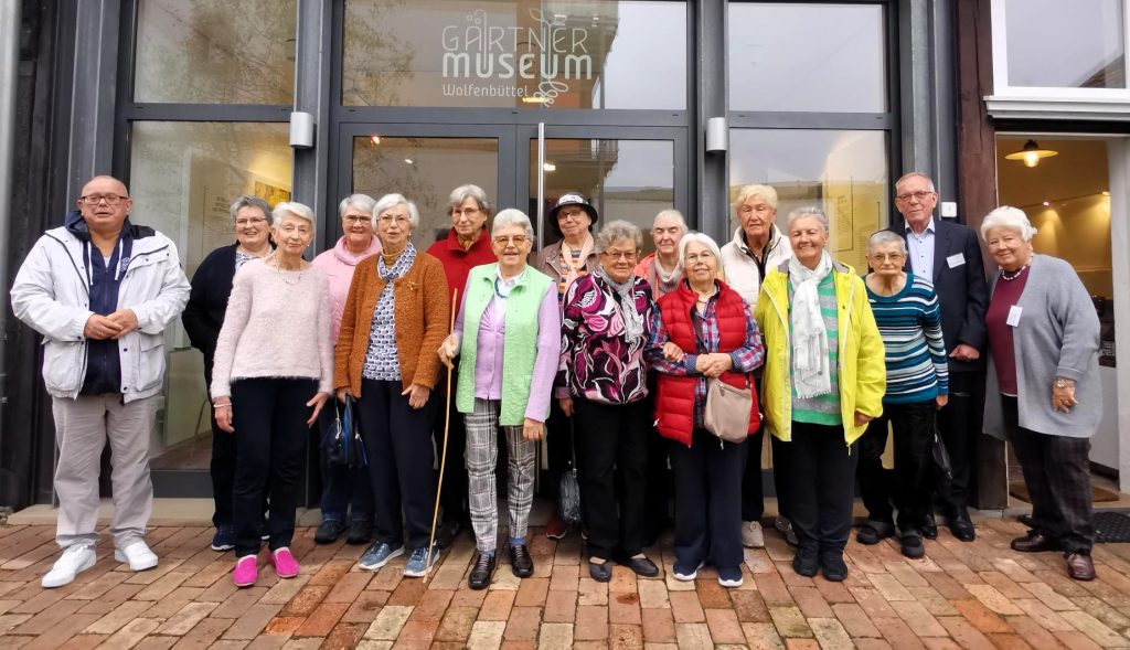 Die Frauenhilfe Wendessen freute sich über den Besuch im Gärtnermuseum.