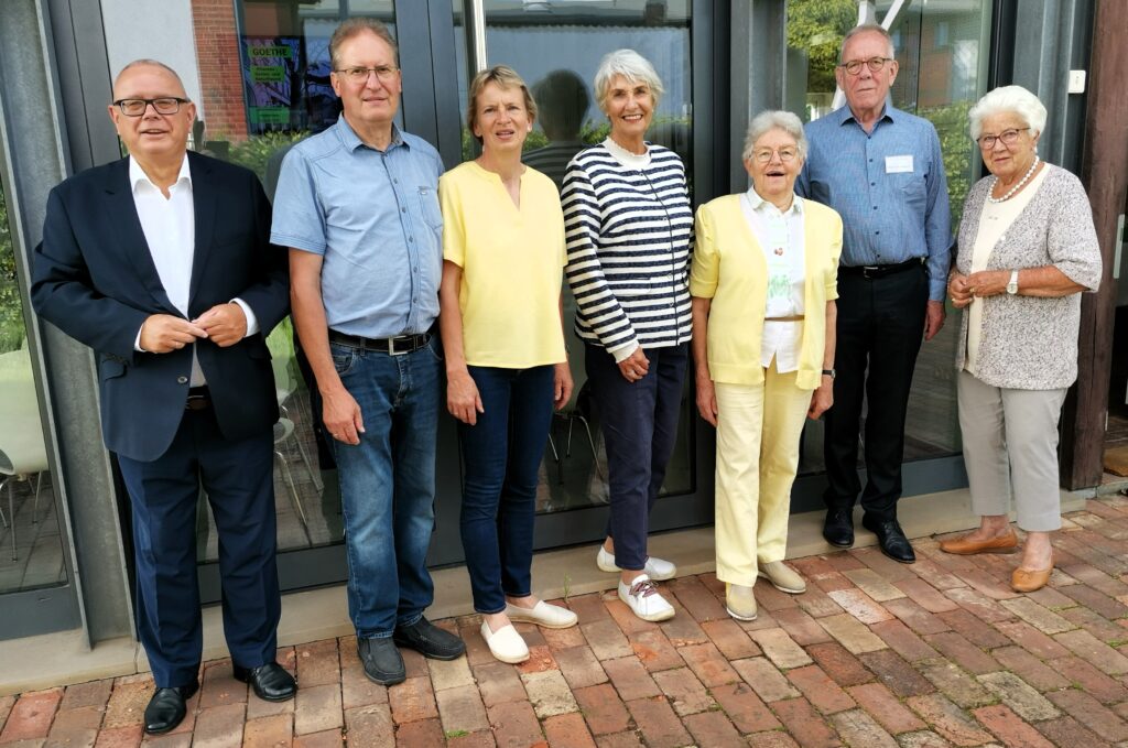 Das Gärtnermuseum hatte Gabriele Drewes (4. v. l.) zu Gast.