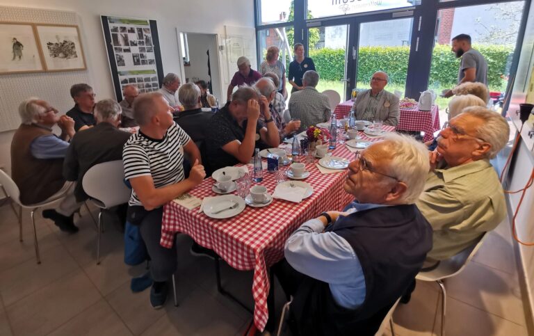 Die Heimatpfleger des Landkreises beim Arbeitstreffen.