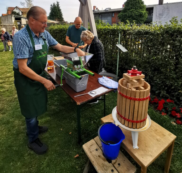 Der frisch gepresste Apfelsaft mundete vorzüglich.